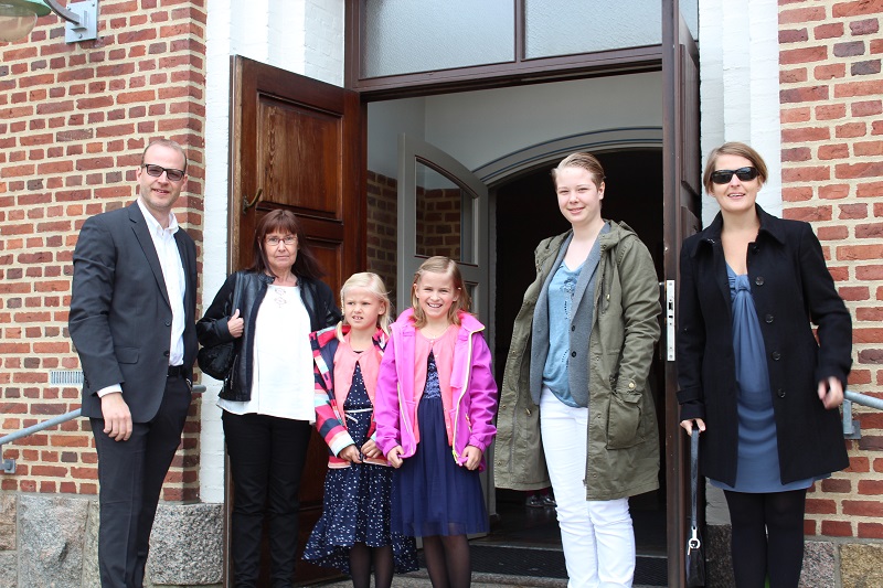 Familien klar til barnedåb